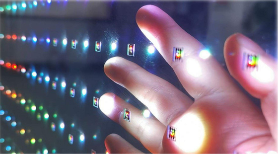 شاشة LED زجاجية شفافة P3.91mm سلسلة هولوغرافية Refresh 3840Hz