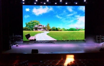 حائط LED 640 * 480mm الخزانة رقيقة P2 عرض داخلي LED 40 مسح FCC CCC
