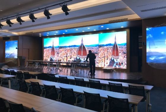 شاشة LED داخلية P2.5 بكسل صغيرة ، شاشة فيديو LED ملونة كاملة بزاوية مشاهدة واسعة