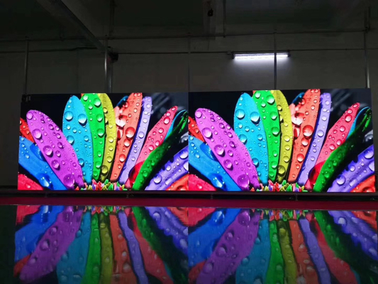 6500K عرض LED داخلي ملون بالكامل مع معدل تحديث 1920 هرتز - 3840 هرتز
