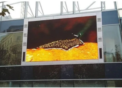 شاشة LED خارجية ثابتة مثبتة على الحائط مع استهلاك طاقة يصل إلى 800 واط / متر مربع