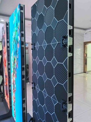 شاشة LED داخلية عالية الدقة P2.5 قابلة للطي مع دعامة ملصقات لعرض الفيديو في مراكز التسوق