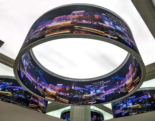 شاشة LED منحنية فائقة الخفة 1R1G1B ODM لغرفة الاجتماعات بنفايات متزامنة