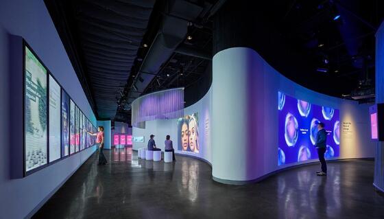 شاشة LED منحنية ناعمة 64 × 64 بألوان كاملة تعرض شاشات نظام التحكم Mooncell Kystar