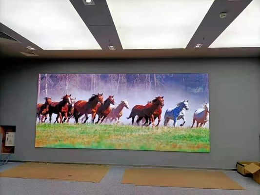 شاشة رقمية جدارية 3840 هرتز P4 شاشة فيديو LED للإعلانات 320 * 160 مم