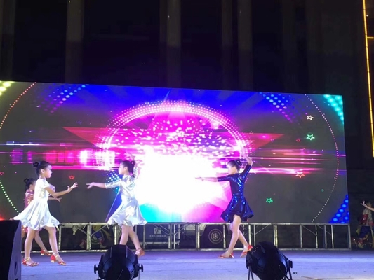 شاشة LED كبيرة عالية السطوع للحفل 500 * 500 مم 65410 بكسل 1/16 مسح ضوئي