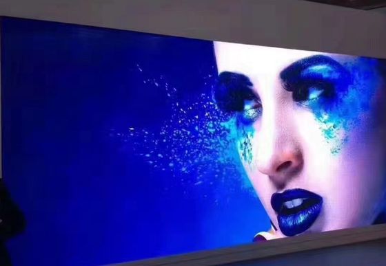 P1.875 شاشات إعلانات LED كبيرة داخلية للاستخدام التجاري 48 × 48 سم 600cd