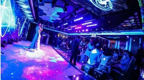 تضيء الحفل بألواح رقص LED 14 بت من نوفاستار 264 فولت
