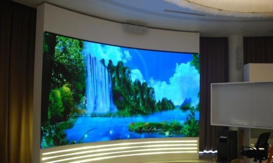 شاشة عرض LED مرنة منحنية LED وحدات 3840 هرتز لوحات فيديو P2