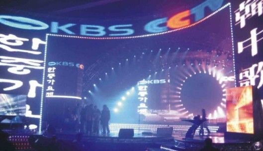 شاشة عرض LED مرنة منحنية LED وحدات 3840 هرتز لوحات فيديو P2