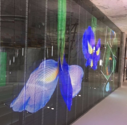 220W / M2 شاشة LED شفافة للشاشة الخارجية للنافذة الزجاجية 5000nits 7.8mm