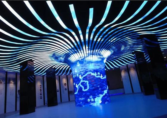 شاشة LED منحنية داخلية P3.91mm مقاومة للماء عالية السطوع IP65