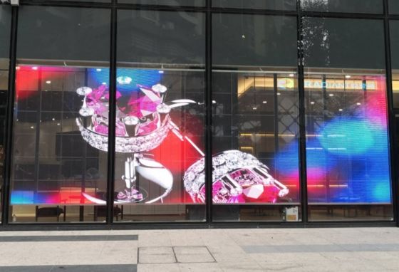 220W / M2 شاشة LED شفافة للشاشة الخارجية للنافذة الزجاجية 5000nits 7.8mm